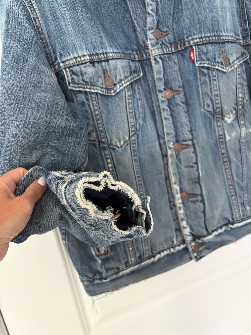 Vintage Levi’s Sherpa Denim Jacket Distressed Sherpa Trucker Jacket - Picture 10 of 10